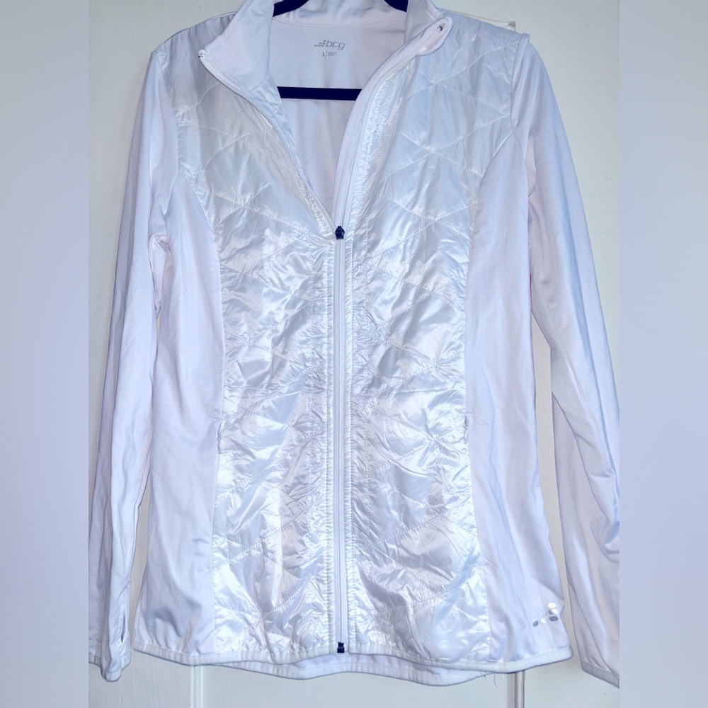BCG - NWT WHITE QUILTED TRAINING JACKET SIZE LARGE